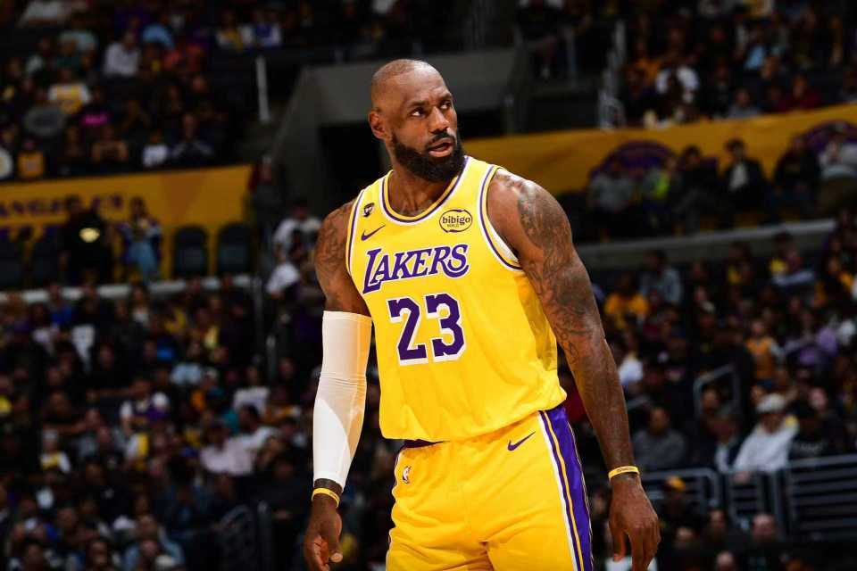 皇冠体育app下载-詹姆斯29+9+6湖人爆冷惨负黄蜂 东契奇39分三球30+11+9三分