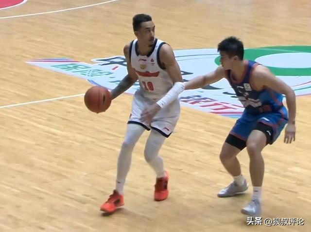 皇冠体育登录入口-杜锋：外援对球队体系重要性占比非常大 奎因首次打CBA需更多适应